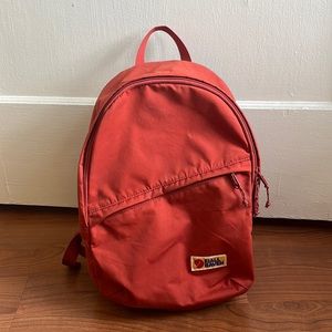 Red Fjallraven Vardag 25L backpack